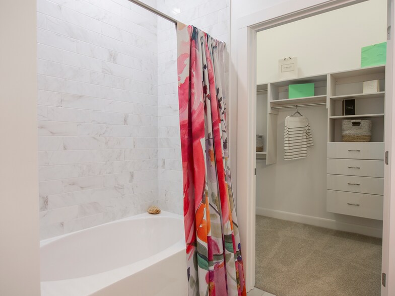 More Photos Of 880 W Peachtree St NW, Atlanta Apartments For Lease