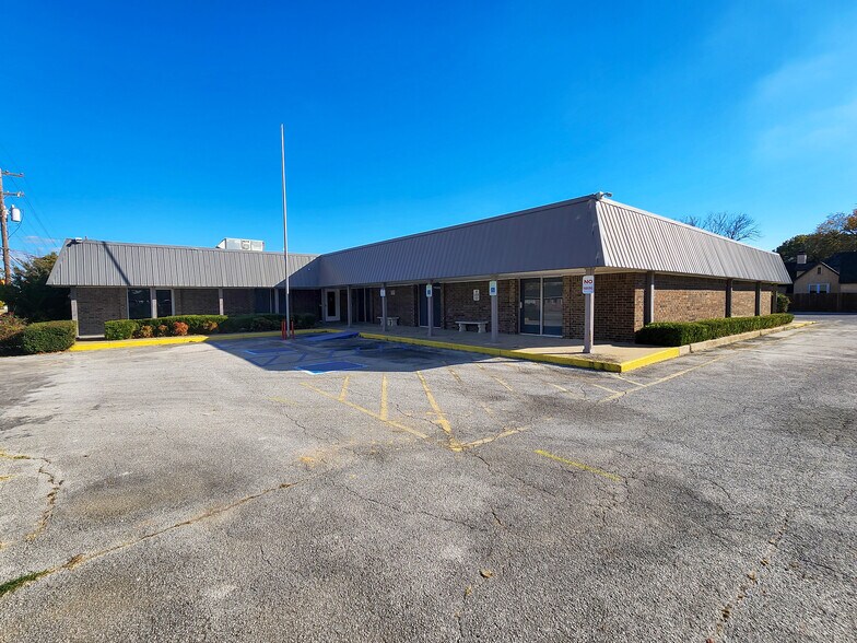Primary Photo Of 8740 E 11th St, Tulsa Office For Sale