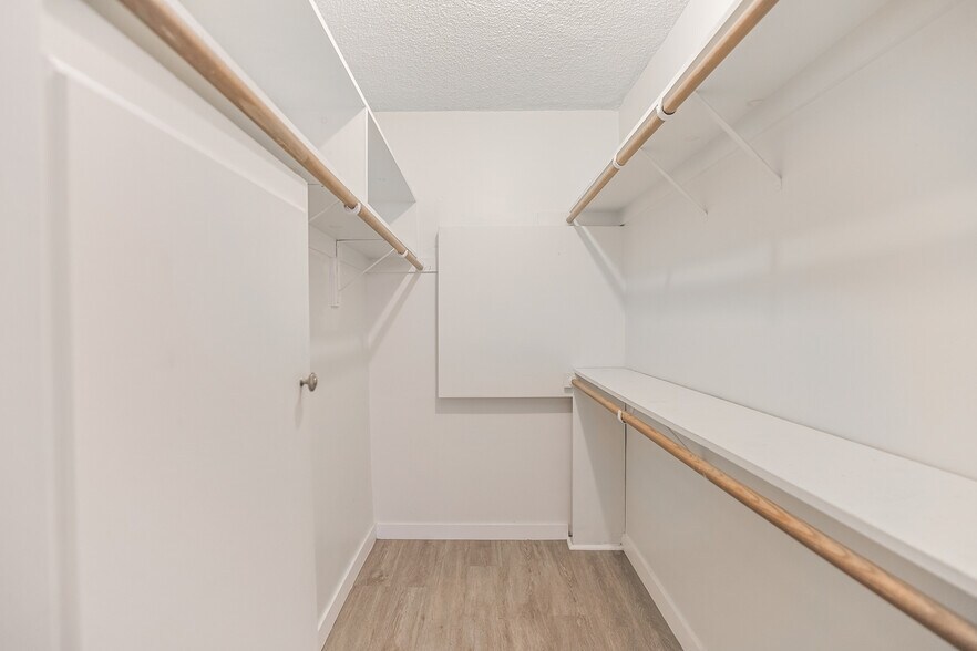 More Photos Of 142 S Wetherly Dr, Los Angeles Apartments For Sale