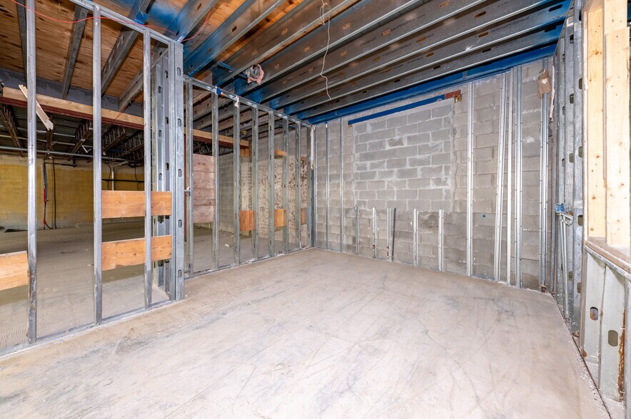 More Photos Of 50 Middletown Loop, White Hall Storefront Retail Office For Lease