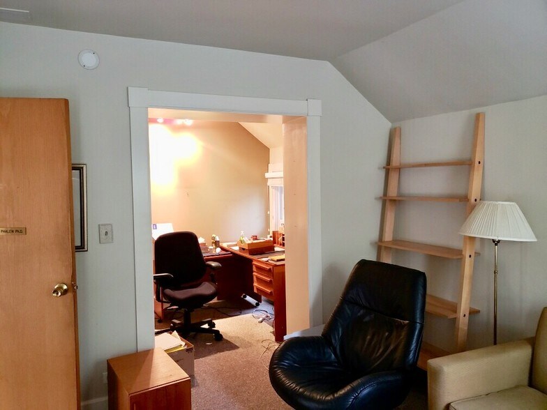 More Photos Of 115 S Vine St, Hinsdale Office Residential For Sale