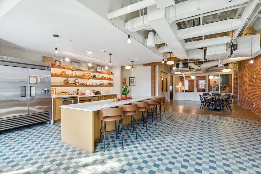 More Photos Of 3309 Elm St, Dallas Office For Sale