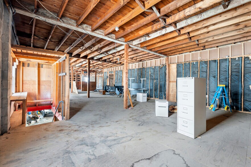 More Photos Of 803 Mcarthur St, Manchester Warehouse For Sale