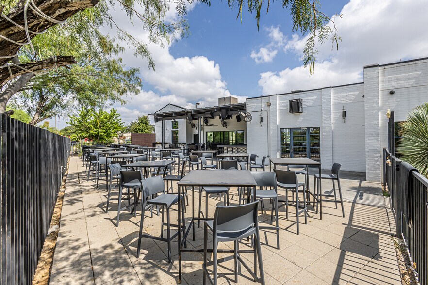 More Photos Of 1309 Junction Dr, Laredo Restaurant For Sale