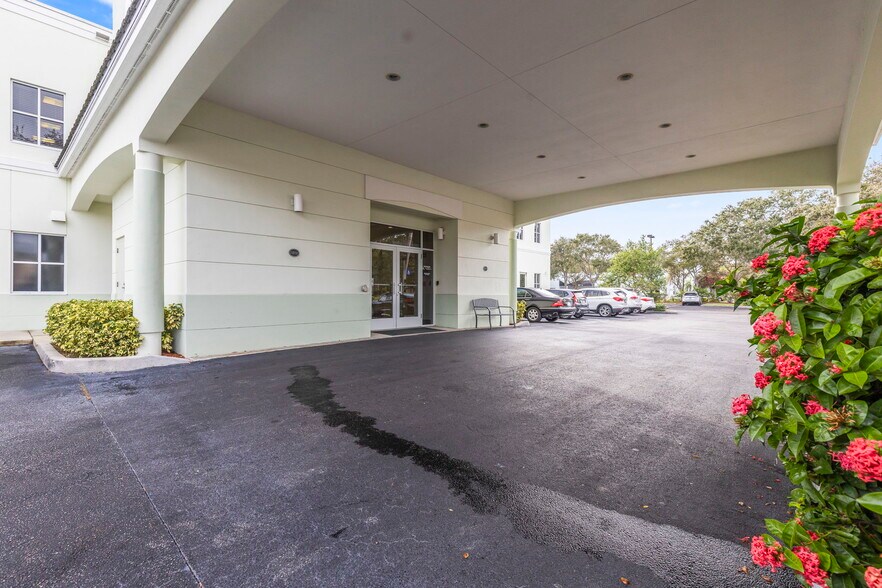 More Photos Of 1285 36th St, Vero Beach Medical For Lease