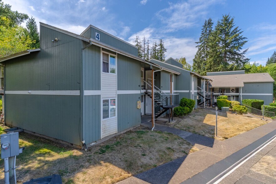 More Photos Of 2048 NE Highway 99W, McMinnville Apartments For Sale