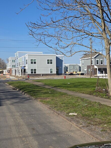 More Photos Of 450 S Park Ave, Buffalo Storefront Retail Residential For Lease