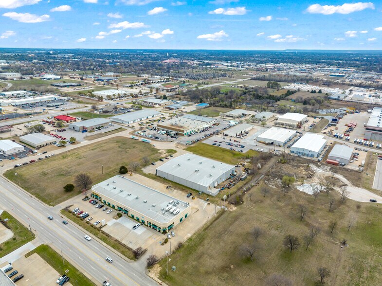 More Photos Of 2333 W Wichita St, Broken Arrow Manufacturing For Sale