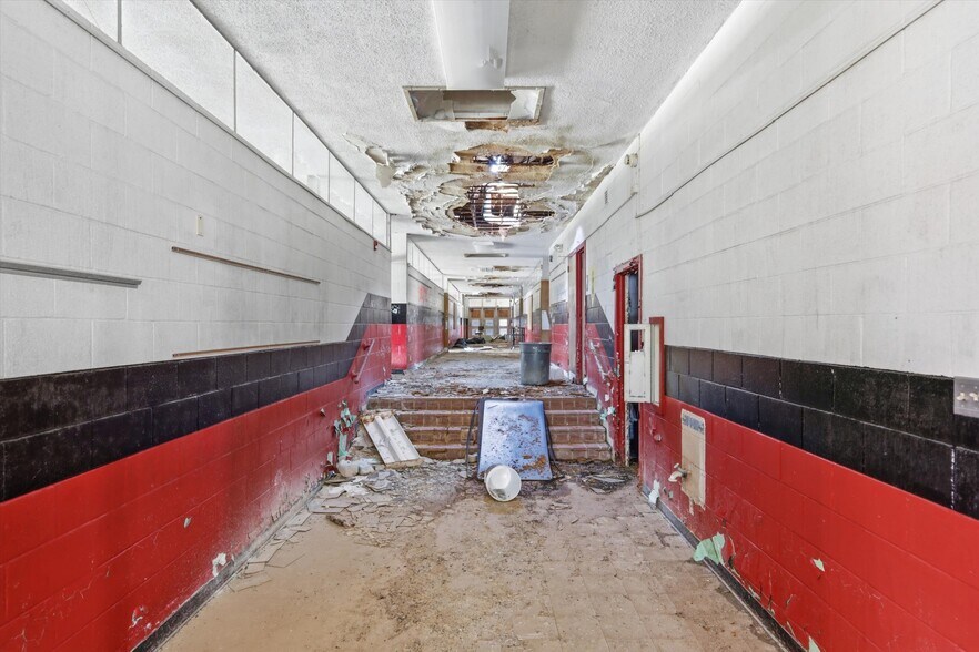 More Photos Of 1009 W Pacific, Osawatomie Schools For Sale