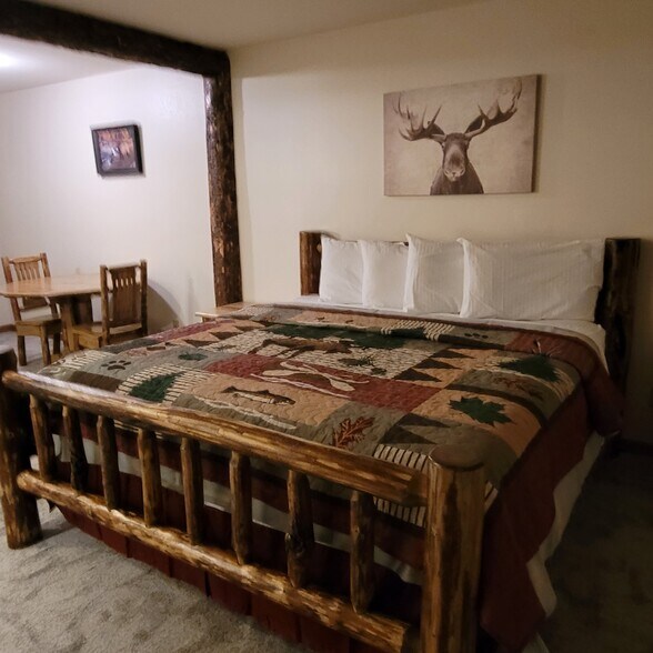 More Photos Of 4 Maiden Basin Dr, Gardiner Hospitality For Sale