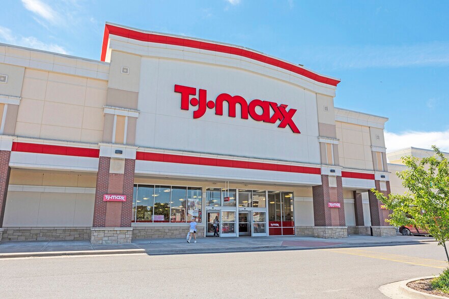 More Photos Of 701 W Shawnee Byp, Muskogee Department Store For Sale