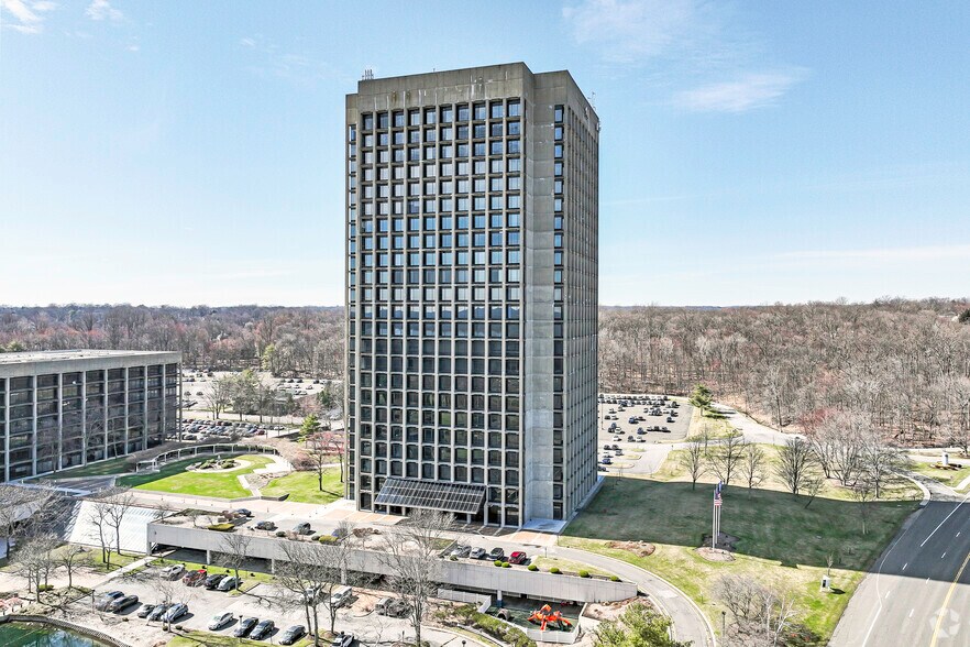 More Photos Of 1 Blue Hill Plz, Pearl River Office For Lease