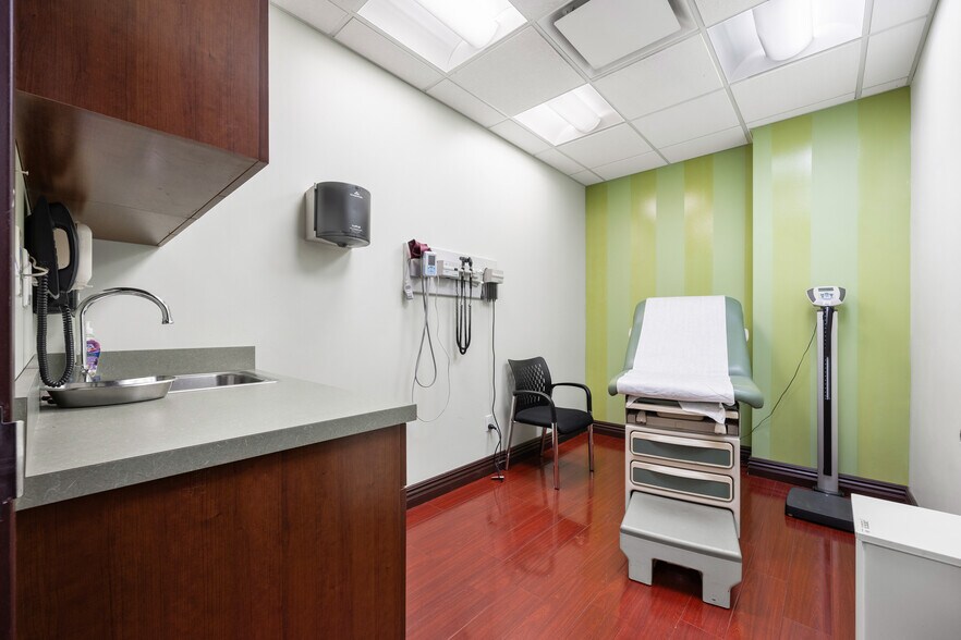 More Photos Of 7210 13th Ave, Brooklyn Medical For Lease