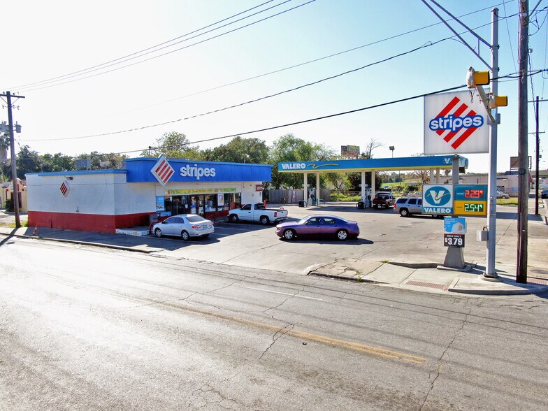 Primary Photo Of 1601 Agnes St, Corpus Christi Convenience Store For Sale