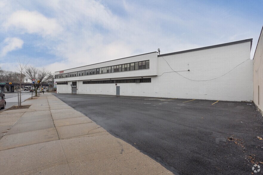 More Photos Of 18220 Liberty Ave, Jamaica Warehouse For Lease