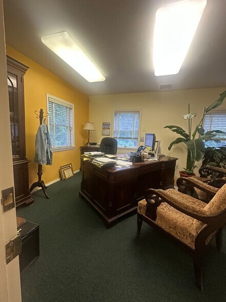 More Photos Of 186 W Main St, Smithtown Medical For Lease