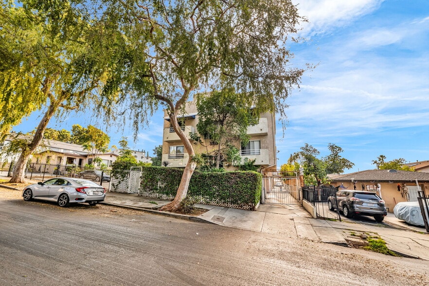 Primary Photo Of 3350 Drew St, Los Angeles Apartments For Sale
