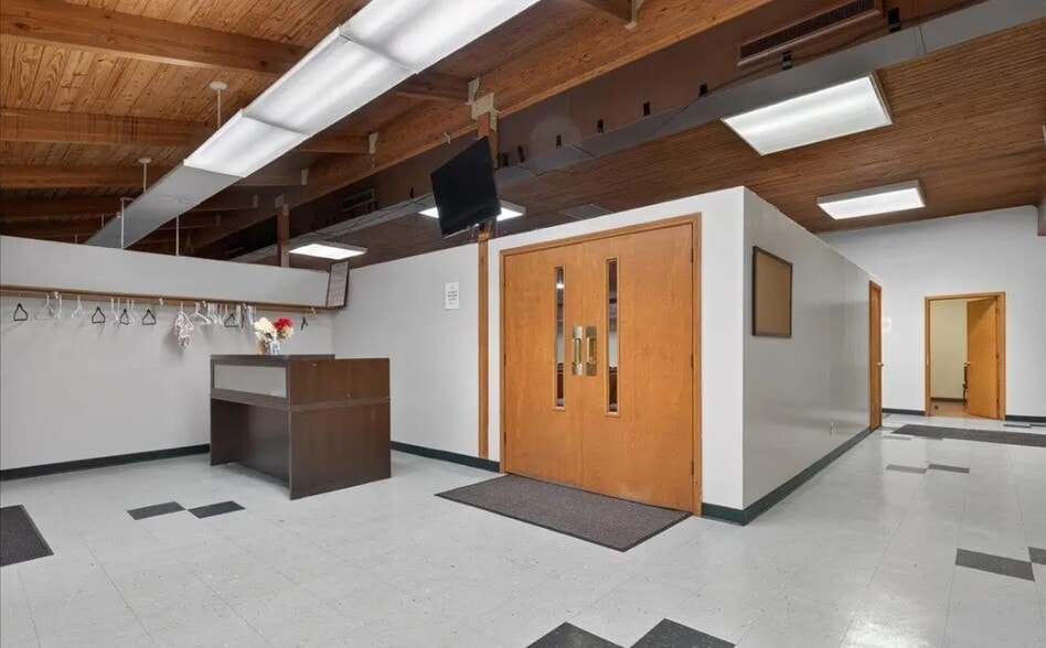 More Photos Of 3111 Normandy Dr, Springfield Office For Sale