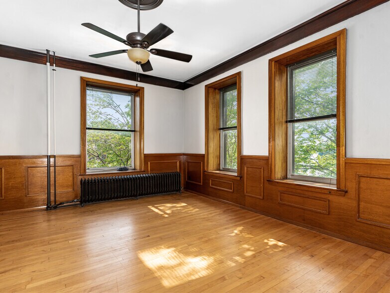 More Photos Of 628-630 Columbus St, Ottawa Loft Creative Space For Sale