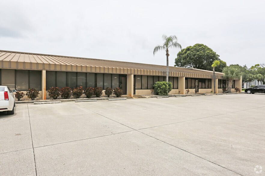 More Photos Of 4366 Independence Ct, Sarasota Warehouse For Lease