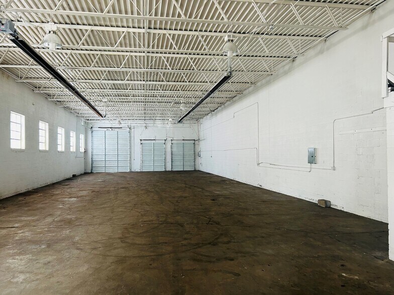 More Photos Of 36148-36154 Ecorse Rd, Romulus Warehouse For Lease