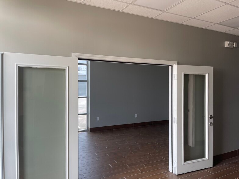 More Photos Of 22924 Kuykendahl Rd, Spring Light Manufacturing For Lease