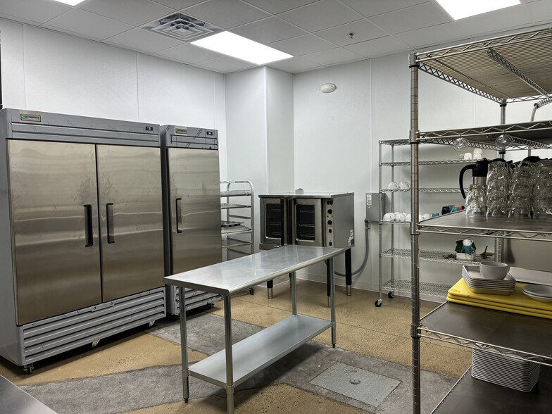 More Photos Of 215 Brookview Centre Way, Knoxville Freestanding For Lease