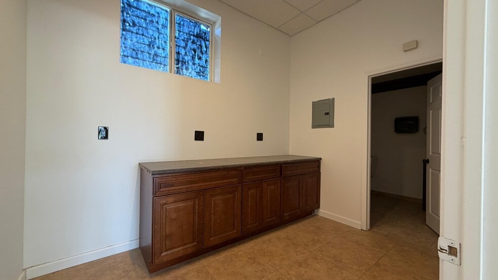 More Photos Of 560 El Cajon Blvd, El Cajon Storefront For Lease