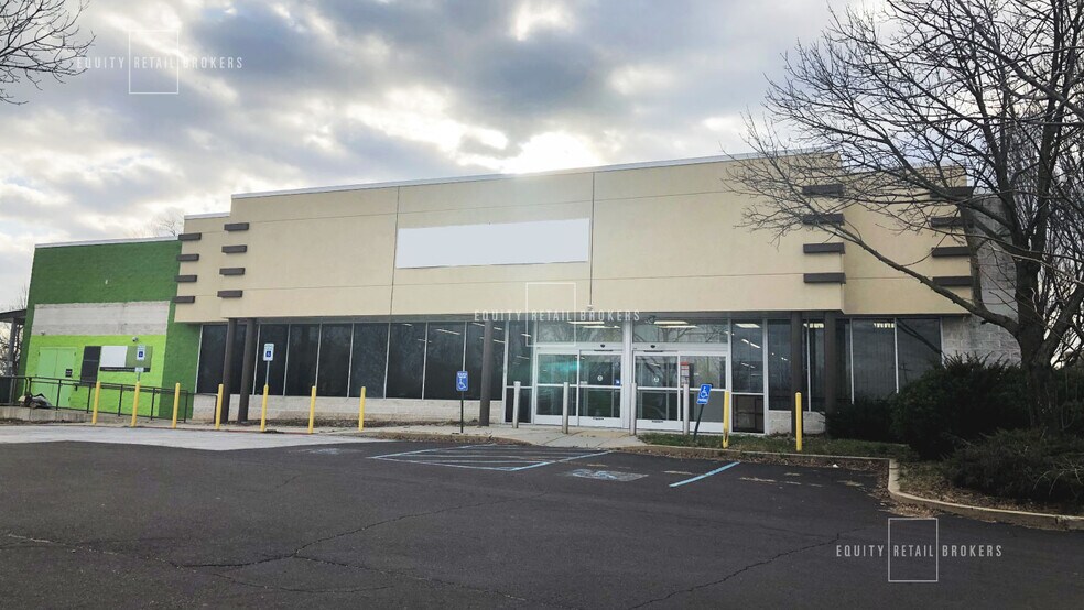 More Photos Of 300 N York Rd, Willow Grove Storefront For Lease