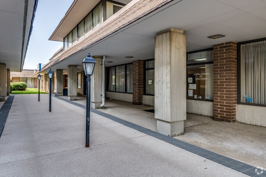 More Photos Of 6220 Washington Ave, Racine Freestanding For Lease