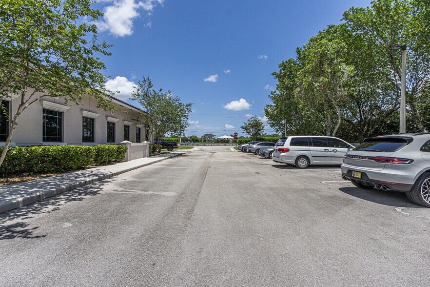 More Photos Of 10600 Griffin Rd, Cooper City Office For Sale