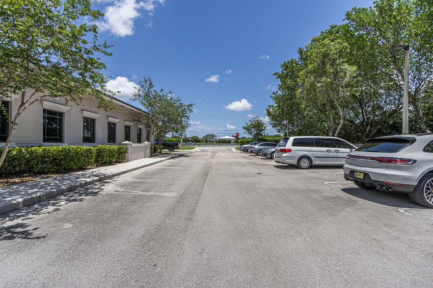More Photos Of 10600 Griffin Rd, Cooper City Office For Lease
