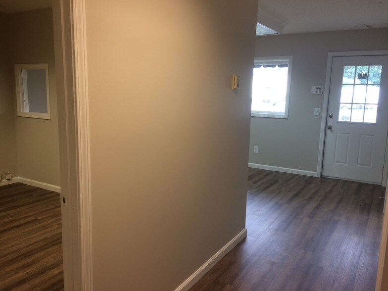 More Photos Of 13 Eagles Ct, Cartersville Flex For Lease