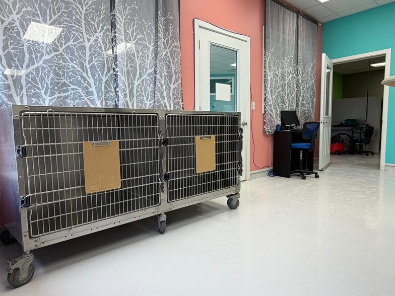 More Photos Of 911 W 1st St, Mcpherson Industrial For Sale