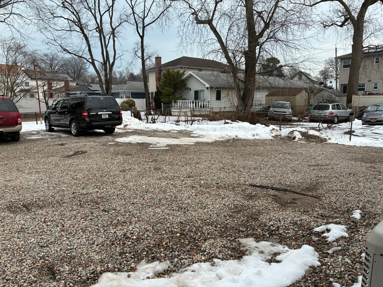 More Photos Of 481 Jewett Ave, Staten Island General Retail For Lease