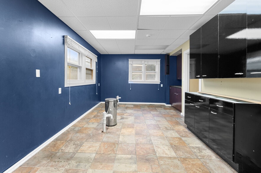 More Photos Of 21-25 Grove Ave, Verona Storefront Retail Office For Sale