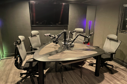 More Photos Of 1376 Chattahoochee Ave NW, Atlanta Movie Radio TVStudio For Sale