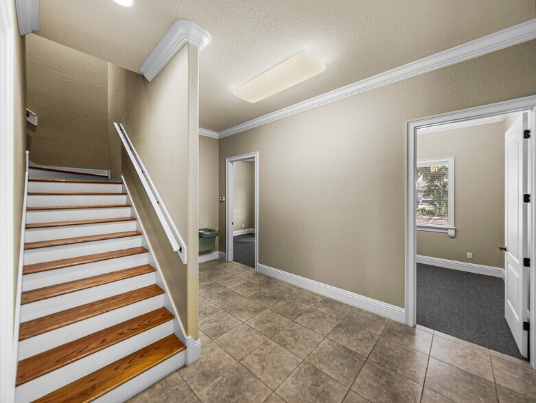 More Photos Of 1820 E Edgewood Dr, Lakeland Medical For Sale