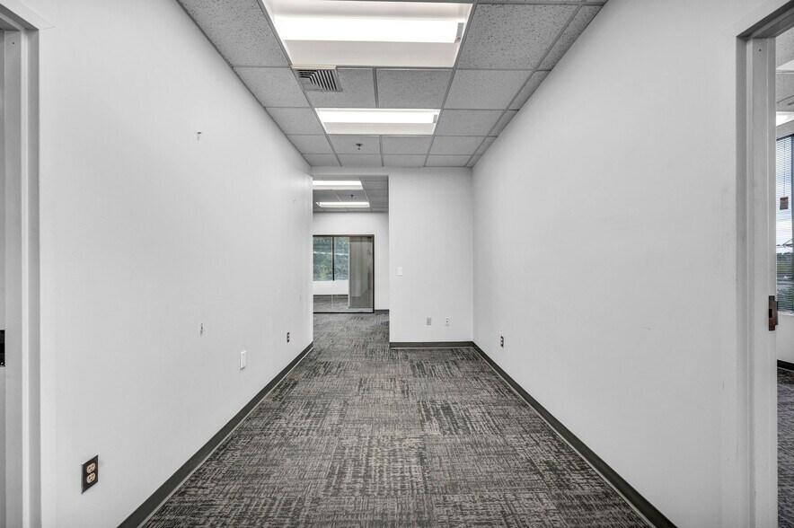 More Photos Of 290 Roberts St, East Hartford Office For Lease