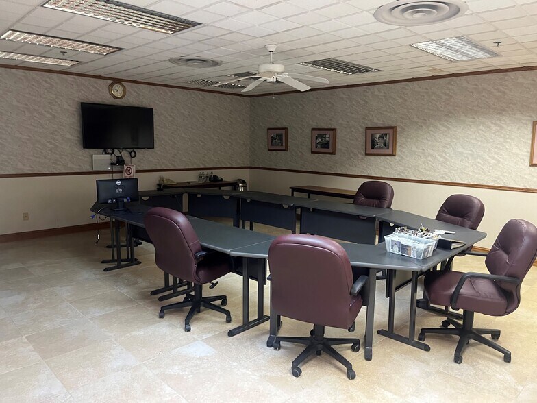 More Photos Of 1618 W 3rd St, Red Wing Office For Sale