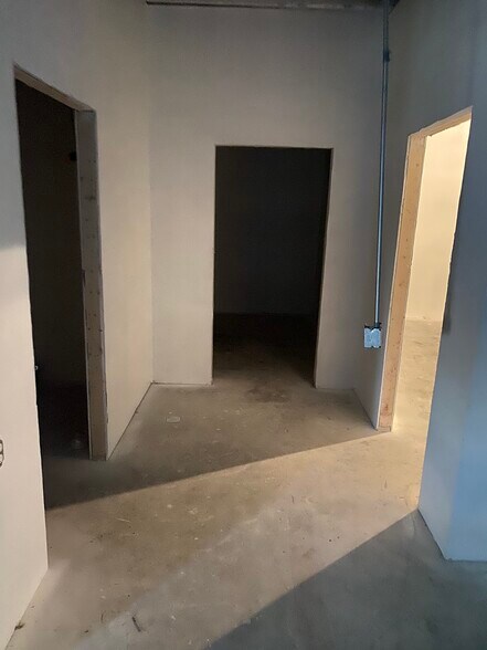 More Photos Of 2901-2903 Broadway Ct, Edmond Freestanding For Lease