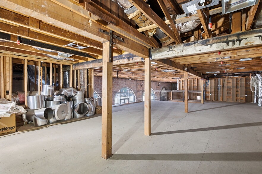 More Photos Of 1623-1633 19th St, Bakersfield Freestanding For Lease