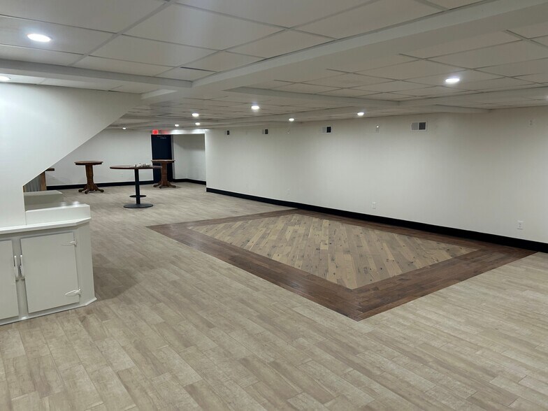 More Photos Of 775 Freeport Rd, Cheswick Restaurant For Sale