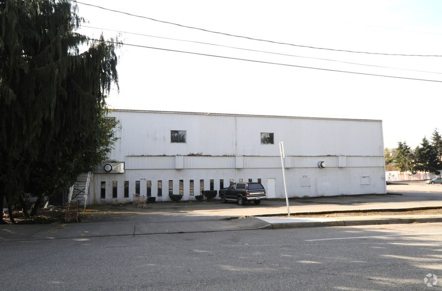 More Photos Of 1207 N 152nd St, Shoreline Lodge Meeting Hall For Lease