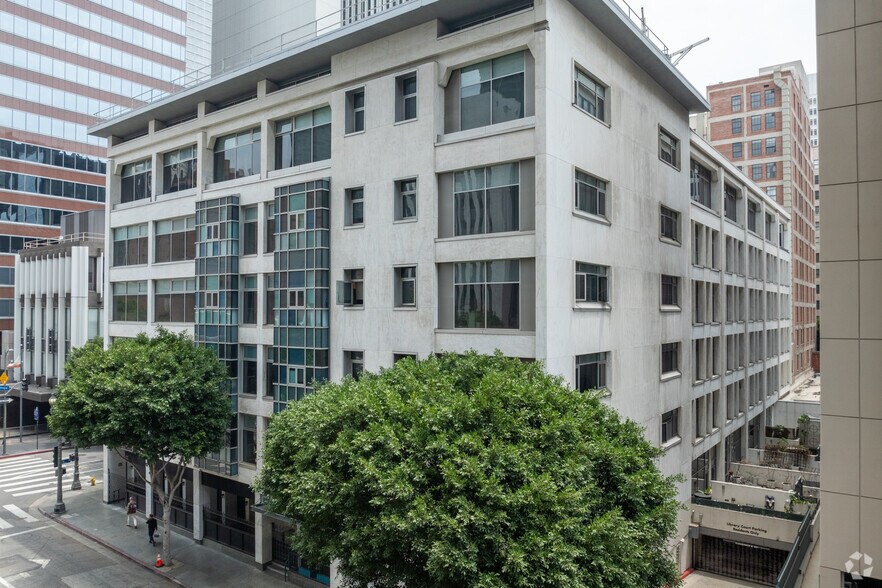 More Photos Of 630 W 6th St, Los Angeles Apartments For Lease