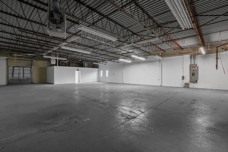 More Photos Of 1150-1180 Corrugated Way, Columbus Warehouse For Lease