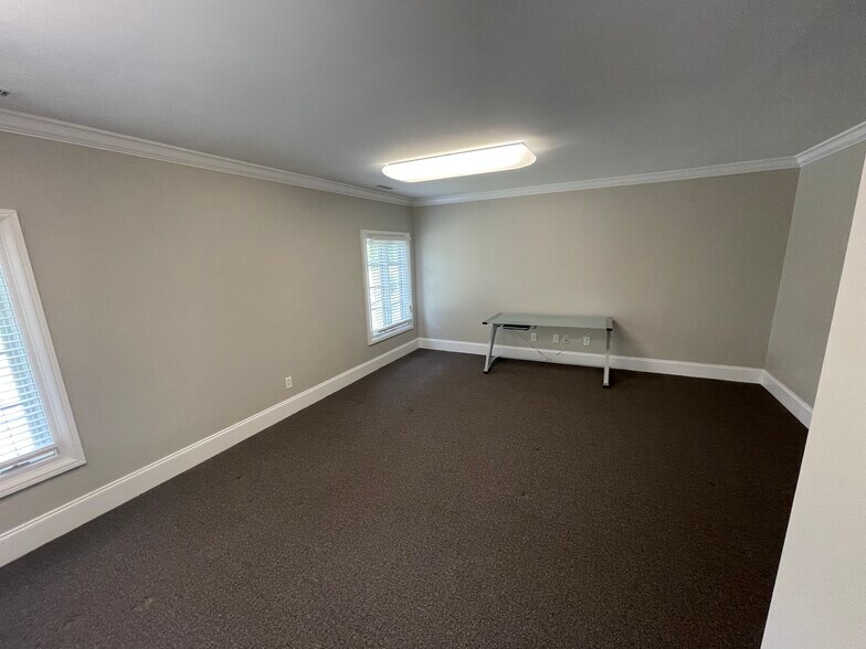 More Photos Of 2719 Graves Dr, Goldsboro Office For Lease