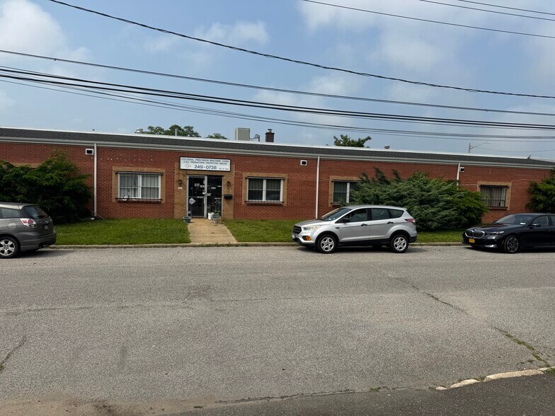 More Photos Of 134 Rome St, Farmingdale Manufacturing For Sale