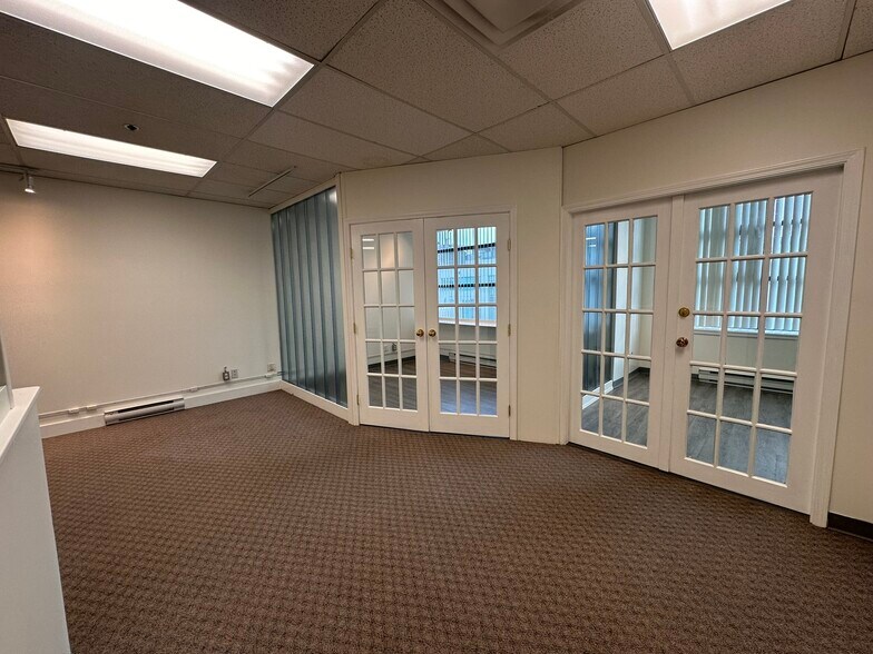 More Photos Of 1083 Kent Ave NE, Vancouver Light Manufacturing For Sale