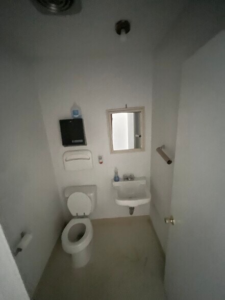 More Photos Of 7932 Sunset Ave, Fair Oaks Office Residential For Lease